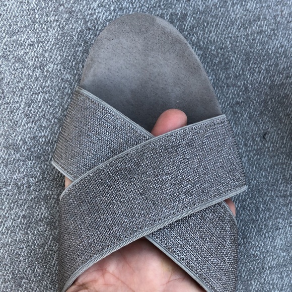 Like new! - BANDOLINO Be Flexible ‘Gamma’ Stretch Wedge Sandals - Picture 5 of 9